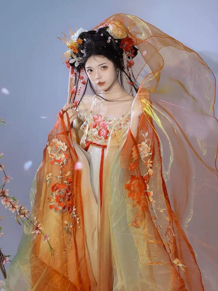 Embracing the Fusion of French Style Cheongsam and Traditional Chinese Fashion Embracing the Fusion of French Style Cheongsam and Traditional Chinese Fashion