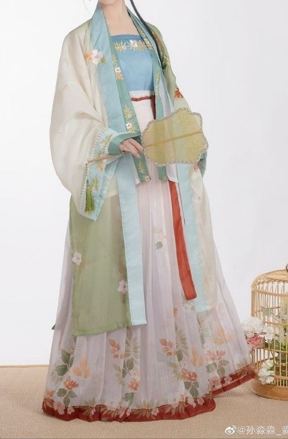 Tang and Hanfu Shoes:A Journey Through Ancient Chinese Footwear