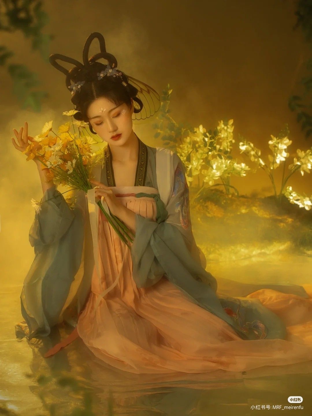 The Revival of Hanfu:Embracing the Essence of Chinese Traditional Fashion in Modern Times The Revival of Hanfu:Embracing the Essence of Chinese Traditional Fashion in Modern Times