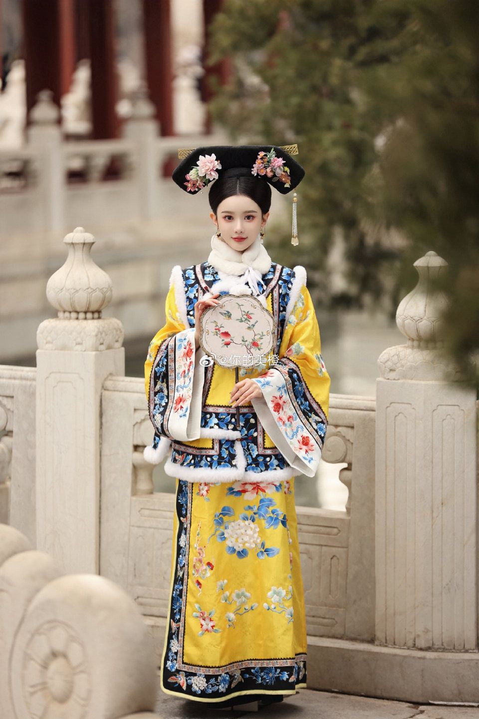 The Elegance of Horseface Skirt and Fan Dance:A Cultural Fusion The Elegance of Horseface Skirt and Fan Dance:A Cultural Fusion