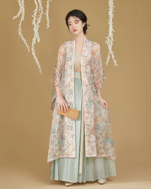 The Rise of the Cheongsam:A Short-sleeved Blouse for Modern Women The Rise of the Cheongsam:A Short-sleeved Blouse for Modern Women