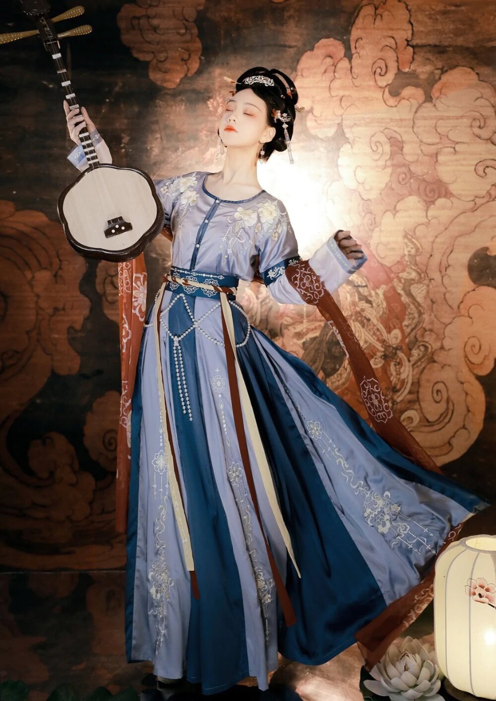 Reinventing Traditional Hanfu Hair Accessories:A Look into the Evolution of Post-Press Hair Styling Reinventing Traditional Hanfu Hair Accessories:A Look into the Evolution of Post-Press Hair Styling