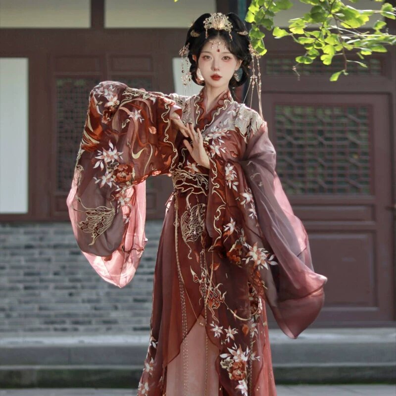 Traditional Charm of Hanfu Costumes in Childrens Fashion:The Elegance of Maimen Skirts Traditional Charm of Hanfu Costumes in Childrens Fashion:The Elegance of Maimen Skirts