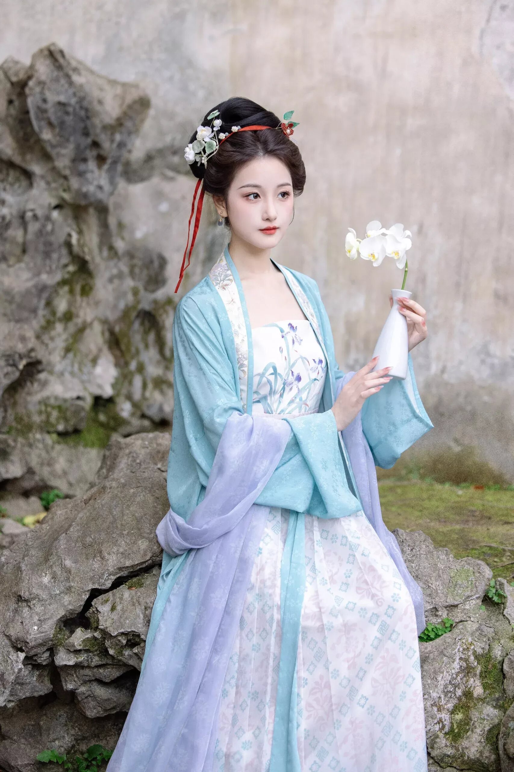 Lihua Pavilion:The Splendor of Hanfu Fashion in Bloom Lihua Pavilion:The Splendor of Hanfu Fashion in Bloom