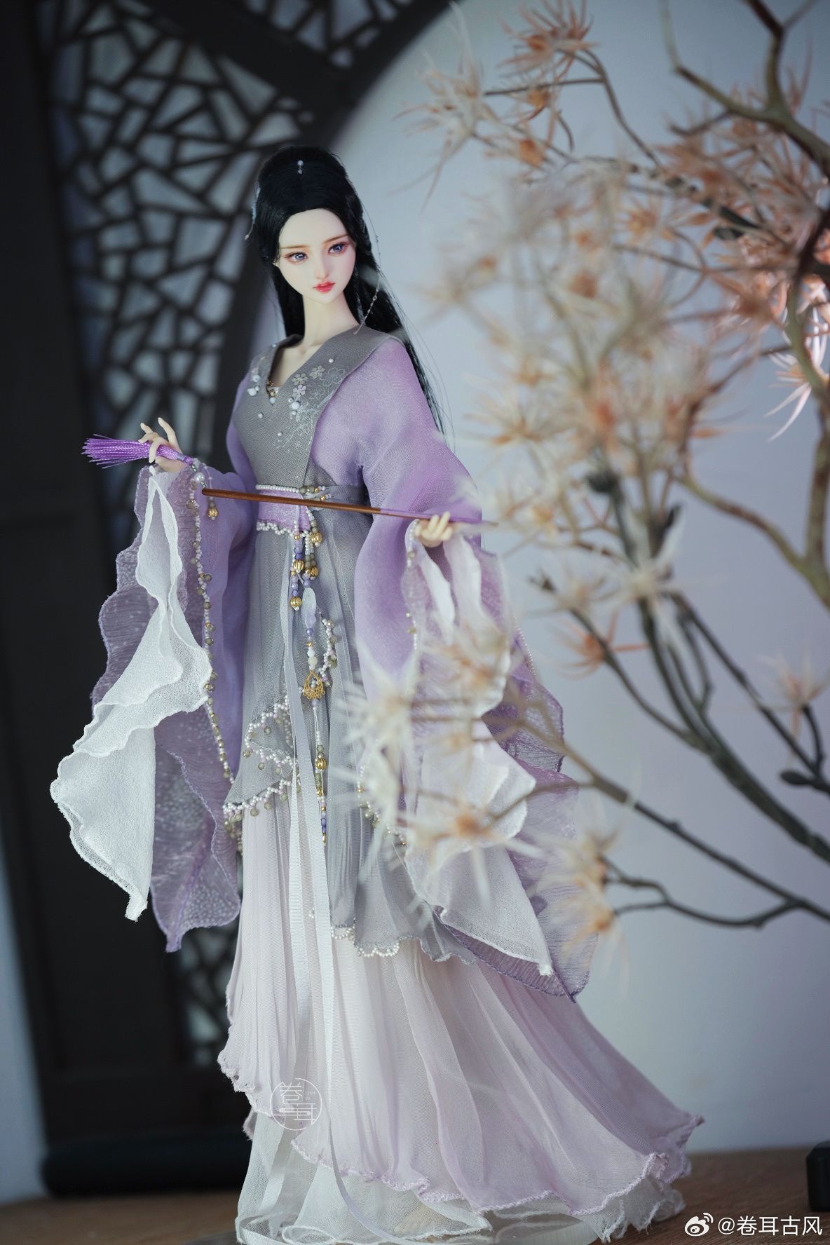 Li Jingxuns Hanfu Fashion:A Closer Look into the Traditional Elegance