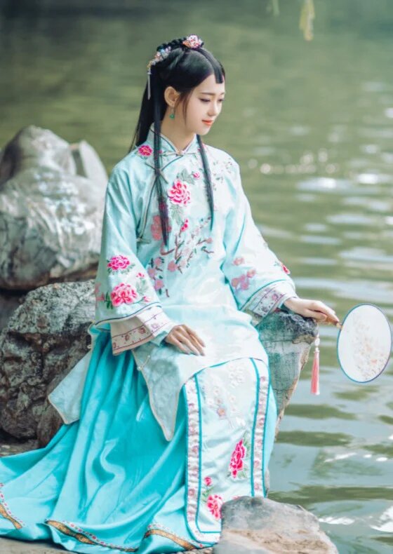 Reinventing Traditional Hanfu:A Modern Short-Length Qipao Dress Reinventing Traditional Hanfu:A Modern Short-Length Qipao Dress