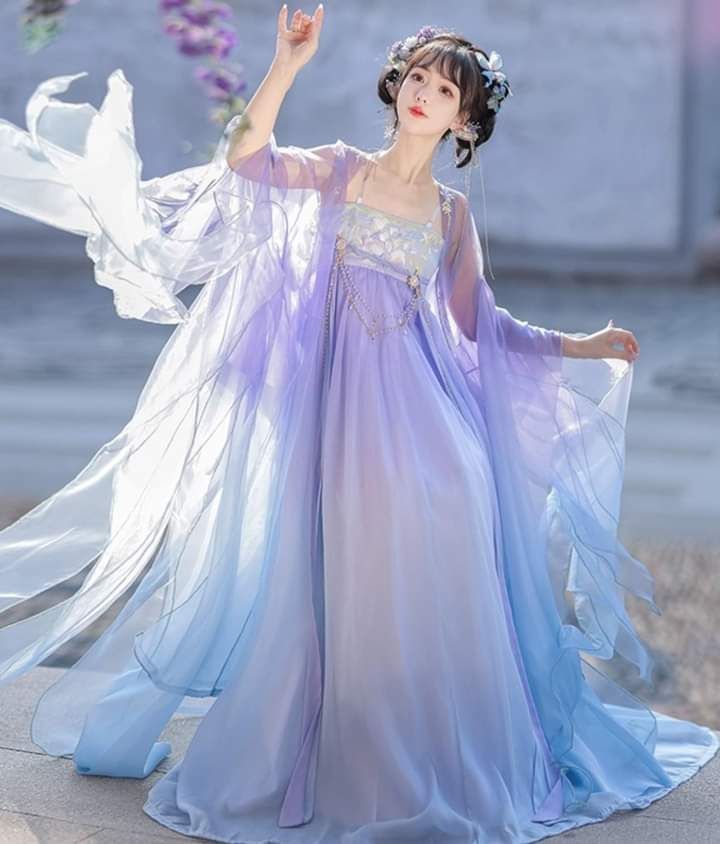 The Subtle Charm of Hanfu:The Elegance of Zijin Gowns The Subtle Charm of Hanfu:The Elegance of Zijin Gowns