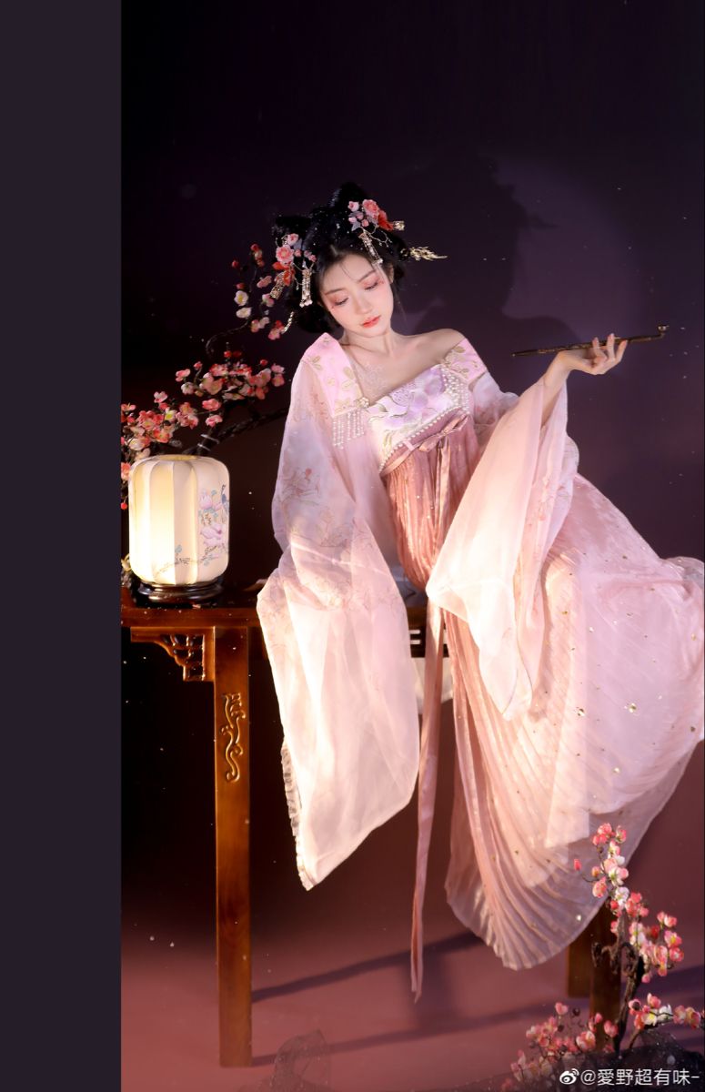 Plus-Size Womens Fashion:The Rise of Modern Chinese Cheongsam