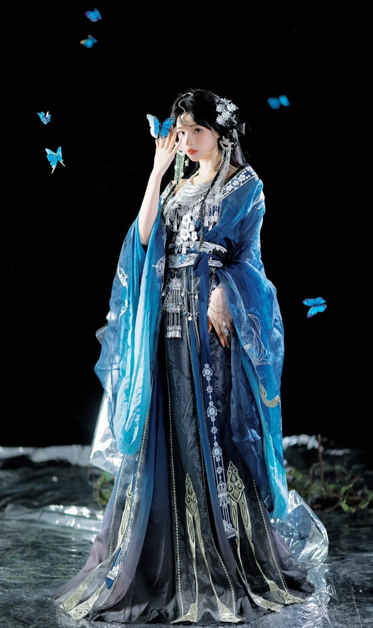 The Story of the Authentic and Rare Dragon Empress Hanfu Clothing The Story of the Authentic and Rare Dragon Empress Hanfu Clothing