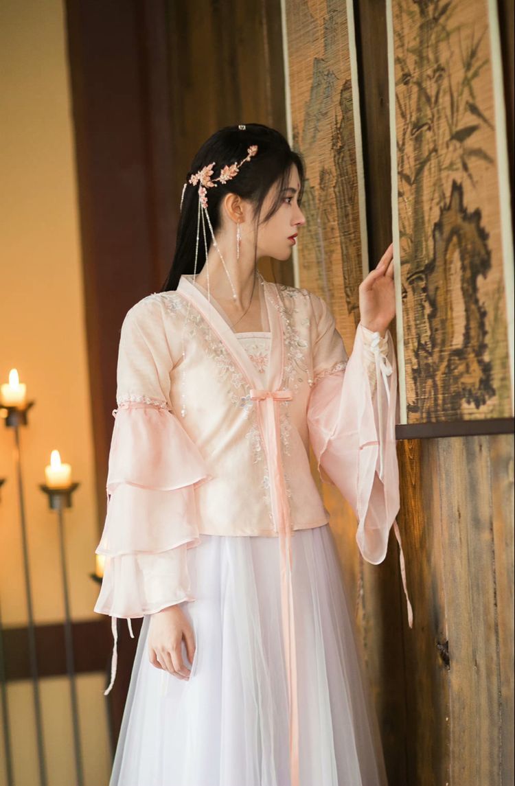 Plus Size Womens Cheongsam Fashion:Embracing Curves in Traditional Elegance Plus Size Womens Cheongsam Fashion:Embracing Curves in Traditional Elegance
