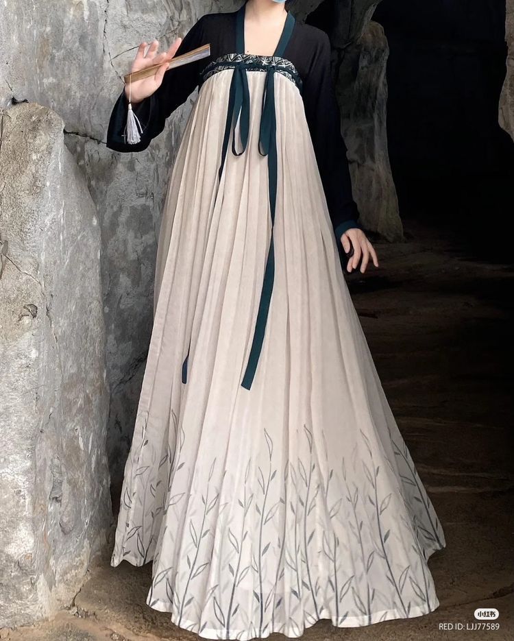 The Equestrian Charm of Horseface Skirt Hangbags