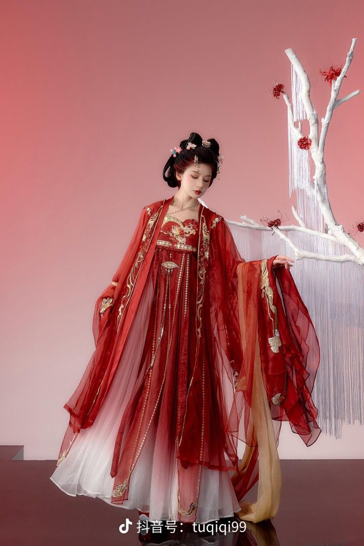 Cloud肩汉服,探索儿童汉服文化中的女性之美 Cloud肩汉服,探索儿童汉服文化中的女性之美
