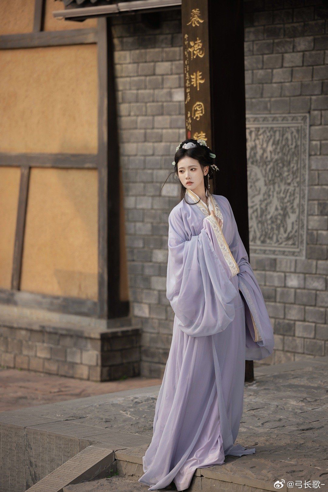 Embracing the New-Wave Chinese Fashion:Youthfulizing the Cheongsam with Modern Neo-Classic Styles Embracing the New-Wave Chinese Fashion:Youthfulizing the Cheongsam with Modern Neo-Classic Styles