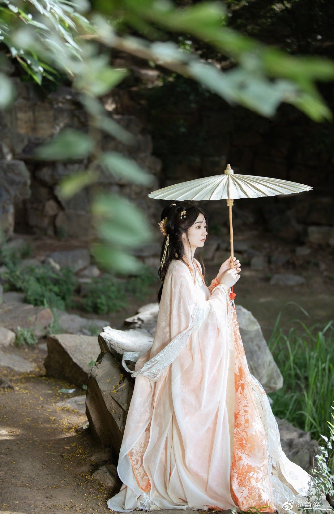 The Students Journey into the World of Hanfu:The Song Dynasty Style The Students Journey into the World of Hanfu:The Song Dynasty Style