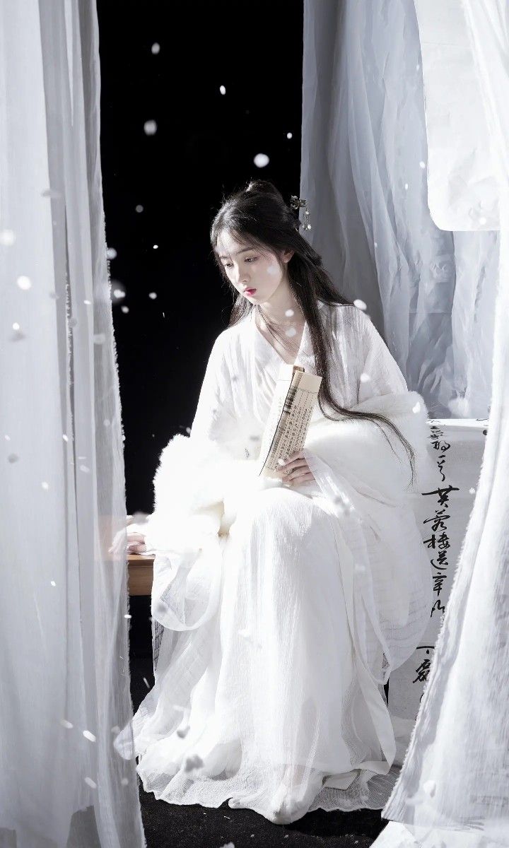 Reconstructing the Classic Charm of Hanfu:Chest-level Restoration of Traditional Chinese Clothing Reconstructing the Classic Charm of Hanfu:Chest-level Restoration of Traditional Chinese Clothing