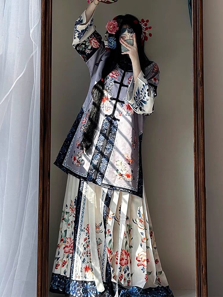 Vintage Cheongsam:A Revival of Traditional Elegance Vintage Cheongsam:A Revival of Traditional Elegance