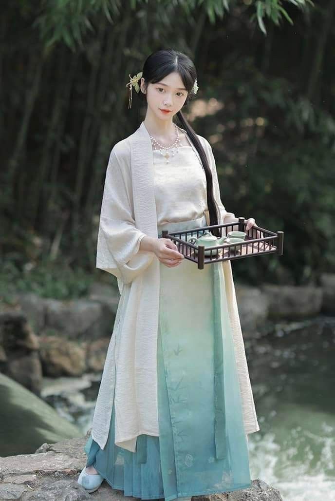 The Story of Hanfu Elegance and Su Youlians Heavenly Dance The Story of Hanfu Elegance and Su Youlians Heavenly Dance