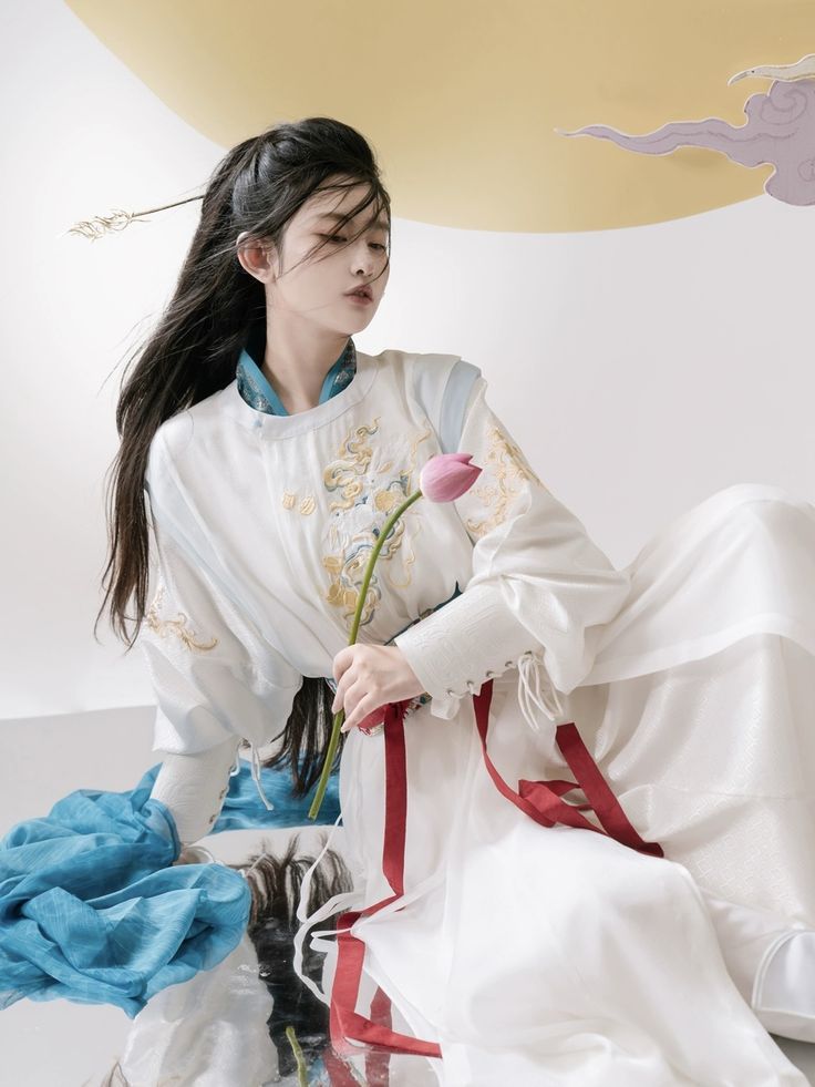 The Ming Dynastys Many Faces:The Cultural Significance of Mingyuan轩s Horse-faced Skirt