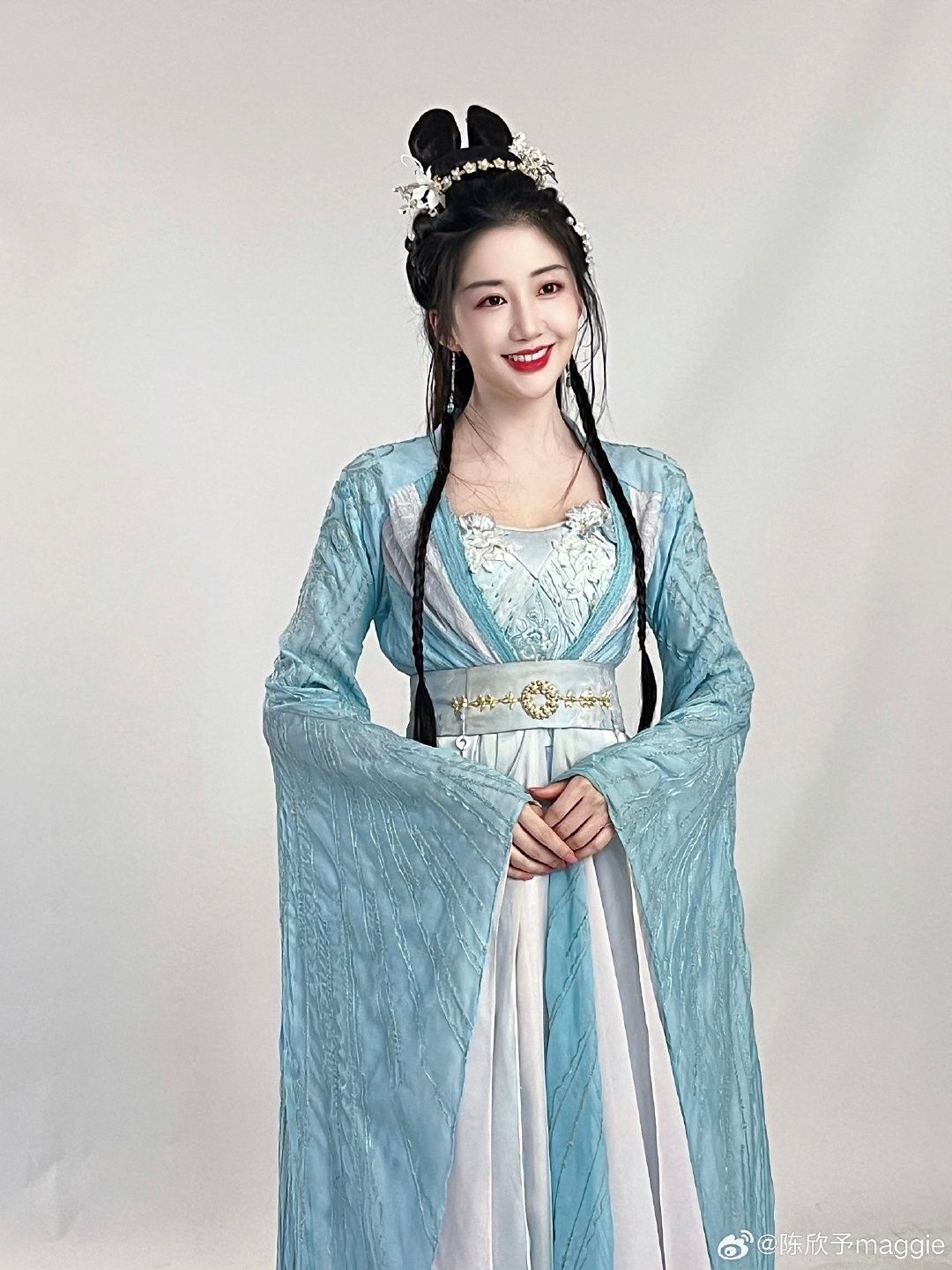 The Journey of a 13-Year-Old Student into the Realm of Traditional Chinese Hanfu Costumes The Journey of a 13-Year-Old Student into the Realm of Traditional Chinese Hanfu Costumes