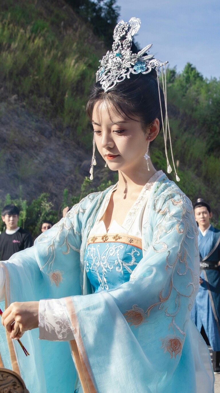 The Splendor of Blue Hanfu Qiyao Gowns:A Journey into Traditional Chinese Elegance The Splendor of Blue Hanfu Qiyao Gowns:A Journey into Traditional Chinese Elegance