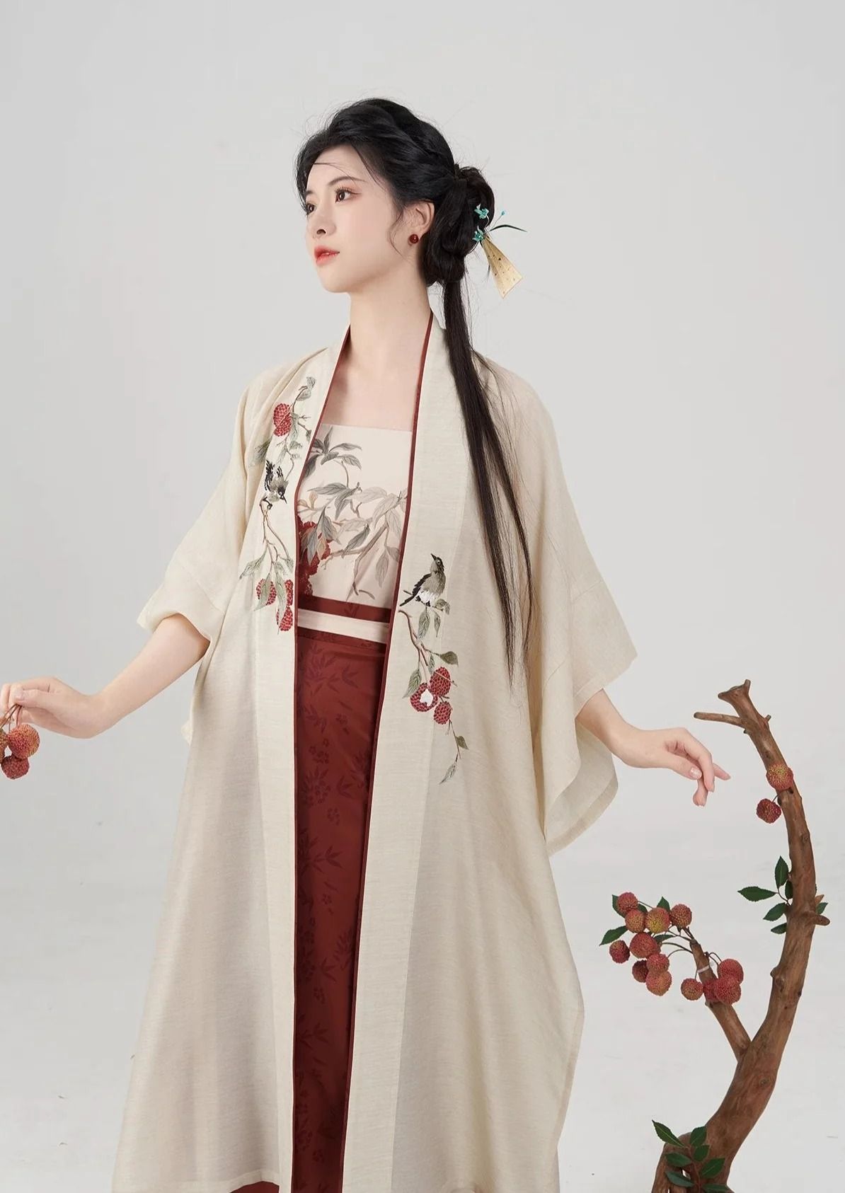 Seductive allure of Cheongsam:Unveiling the art of teasing in traditional Chinese attire Seductive allure of Cheongsam:Unveiling the art of teasing in traditional Chinese attire