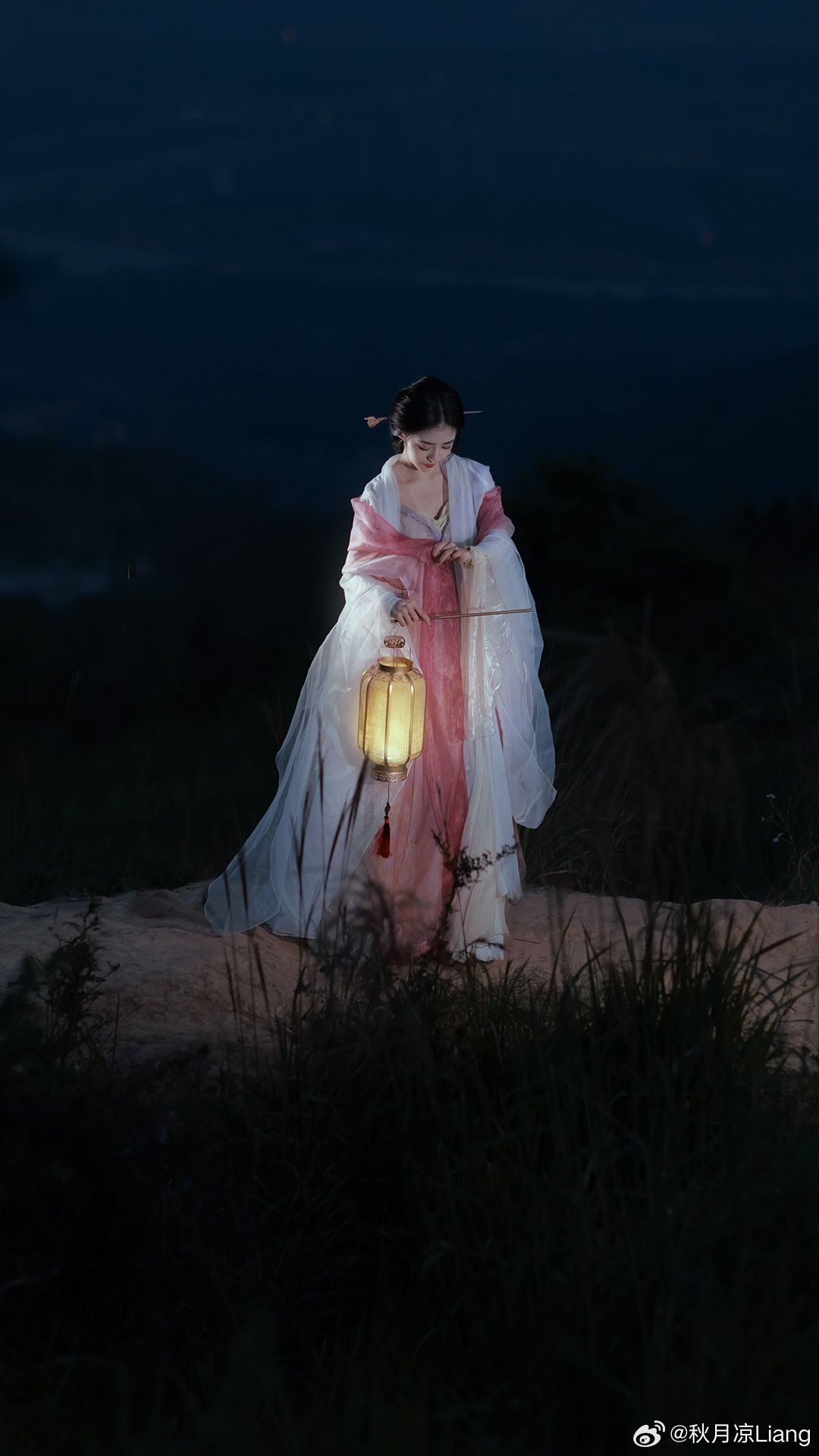Plus-Size Fashion:Exploring the Beauty of Horseface Skirt and Oversized Blouses for Fuller Figures Plus-Size Fashion:Exploring the Beauty of Horseface Skirt and Oversized Blouses for Fuller Figures