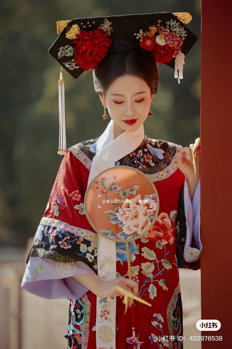 The Rise of Red Tangzhuang Chinese-Style Womens Clothing The Rise of Red Tangzhuang Chinese-Style Womens Clothing