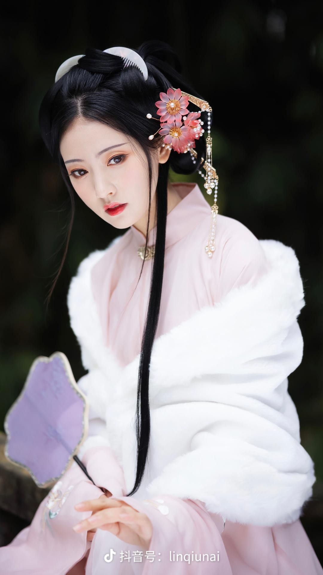 The Life of a Maid in Hanfu:A Glimpse into the Life of a Chinese Servant in Ancient Times
