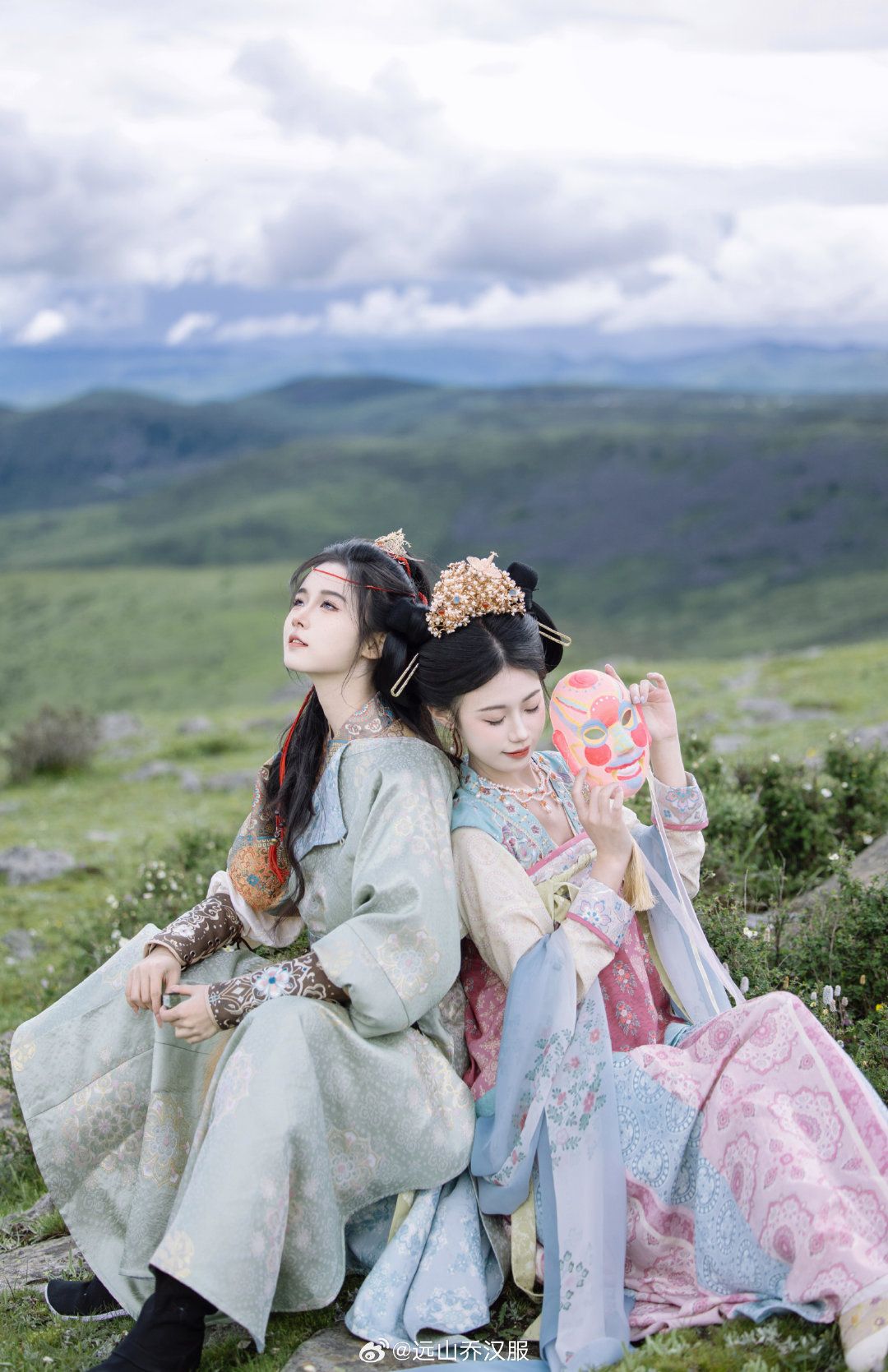 Phoenix-Inspired Hanfu Fashion for Children:A Journey into Traditional Chinese Beauty Phoenix-Inspired Hanfu Fashion for Children:A Journey into Traditional Chinese Beauty