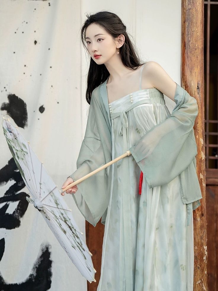 The Enchantment of Hanfu in the Wei-Jin Era:A Journey into the Fairy Realm of Ancient China The Enchantment of Hanfu in the Wei-Jin Era:A Journey into the Fairy Realm of Ancient China