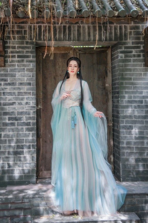 The Evolution of Noble Madams Cheongsam:The Embracing of Modernity in Traditional Xiangyunsha Qipao The Evolution of Noble Madams Cheongsam:The Embracing of Modernity in Traditional Xiangyunsha Qipao