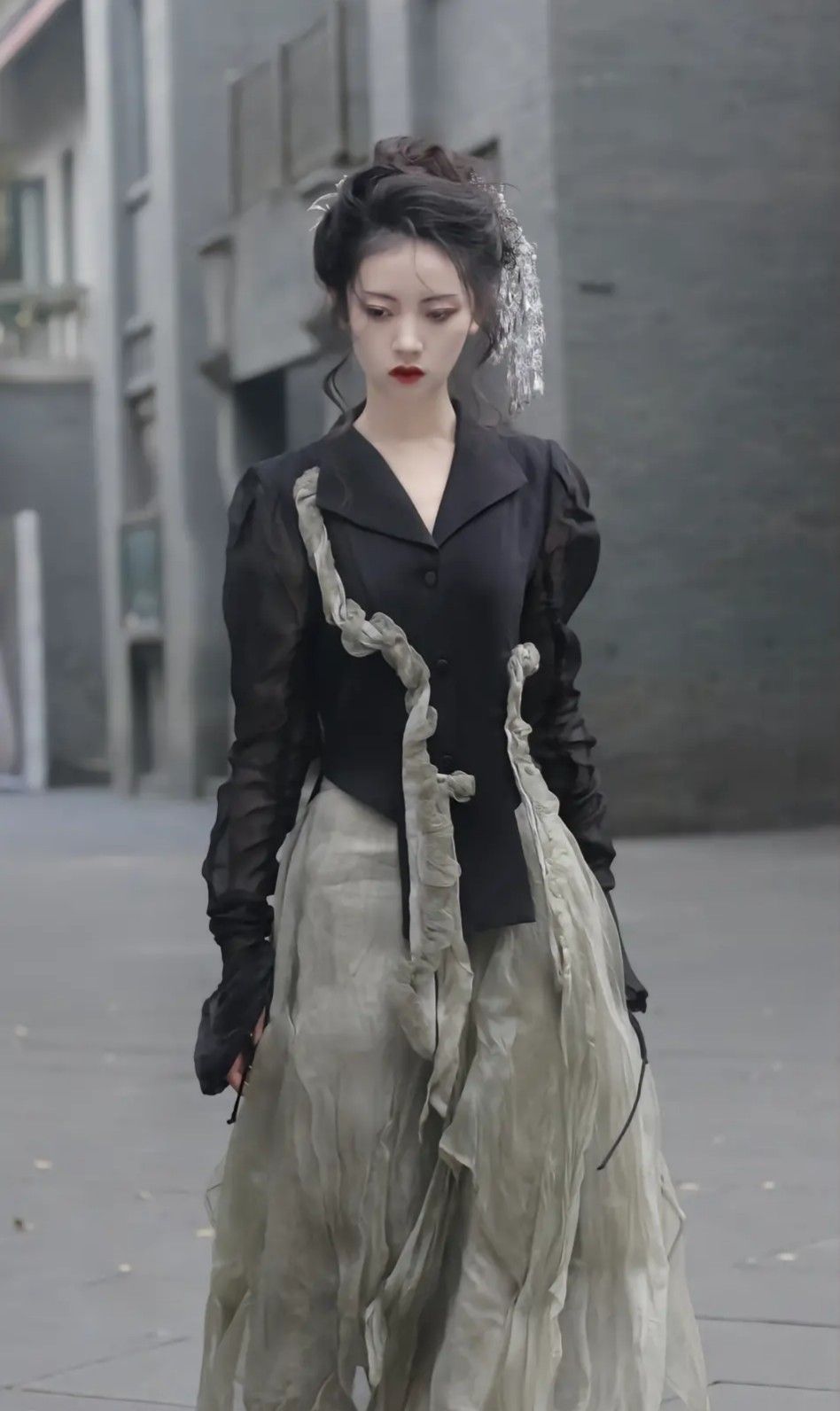 The Enchantment of Red Qipao:A Celebration of Womens Elegance