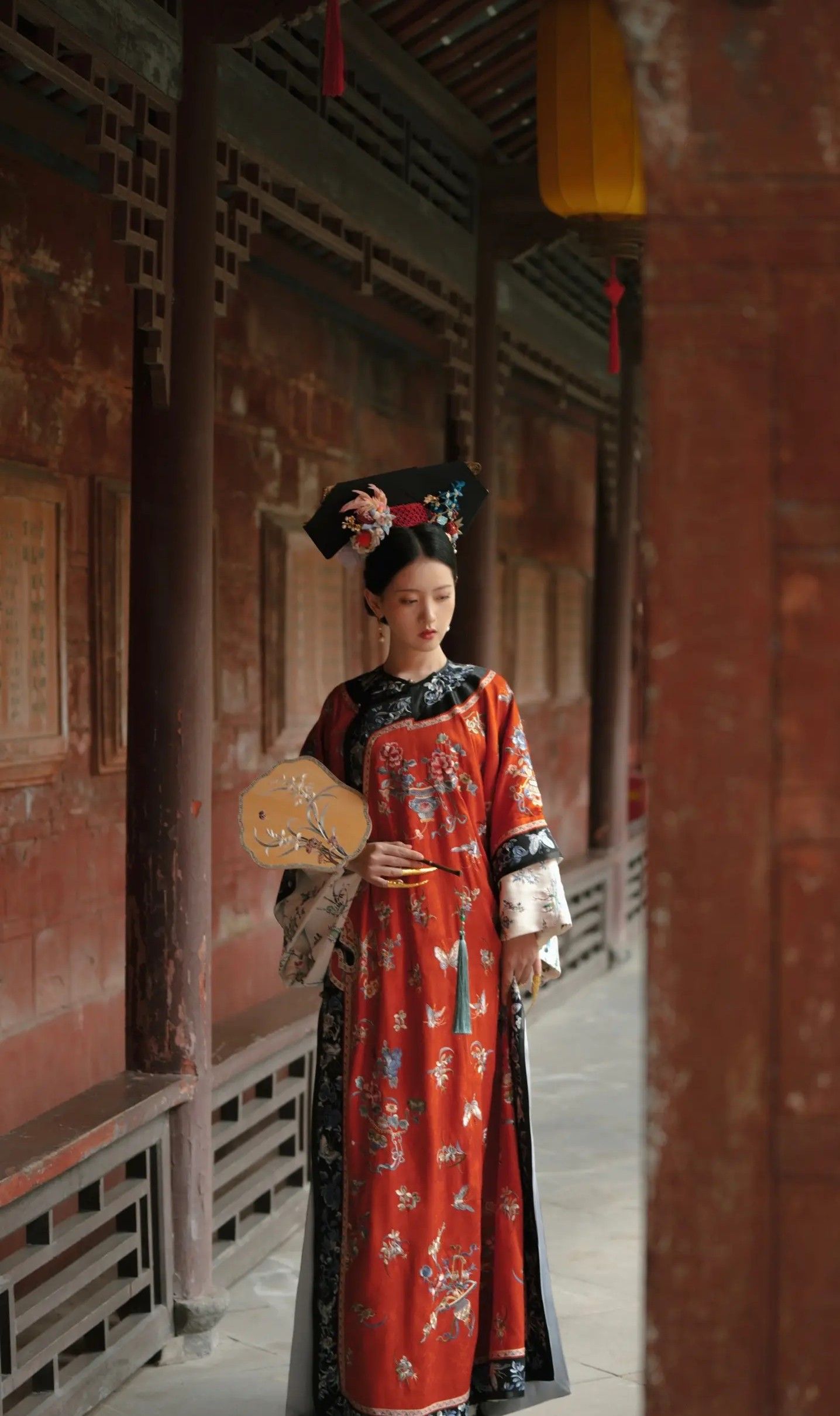 The Cultural Significance of Chinese-Character Embroidery on Horseface Skirts The Cultural Significance of Chinese-Character Embroidery on Horseface Skirts