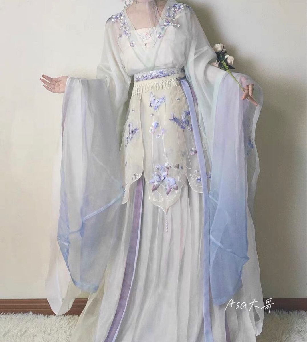 The Charm of Seven-Point Sleeve Length Cheongsam:A Traditional Elegance Redefined