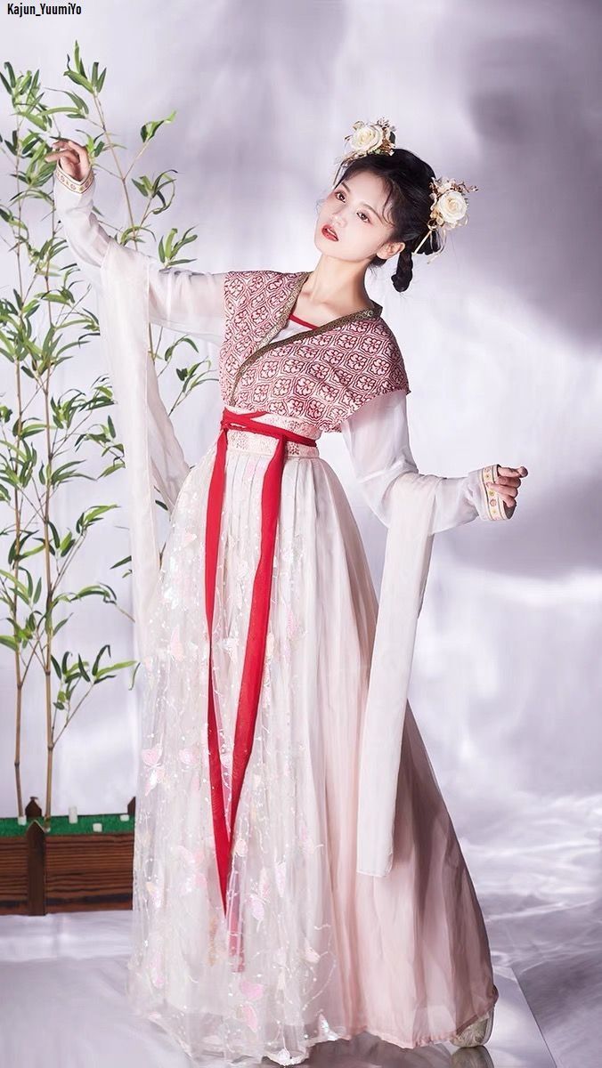 The Charm of Padded Skirt with Horseface Design and Little Elegance of the Jacket The Charm of Padded Skirt with Horseface Design and Little Elegance of the Jacket