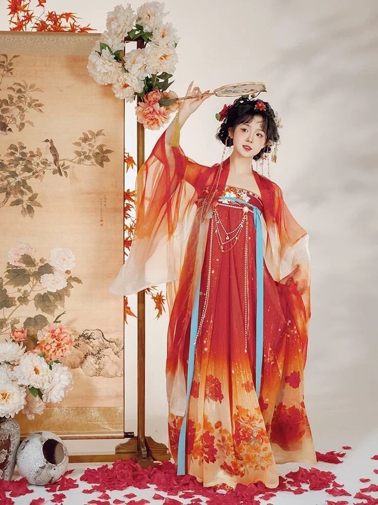 The Splendor of Hanfu:Following in the Steps of Huang Yuyaos Jade-like Elegance