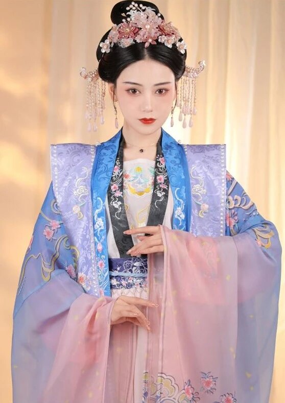 Dream of the Immortal:Original Hanfu Fashion in Modern Context Dream of the Immortal:Original Hanfu Fashion in Modern Context