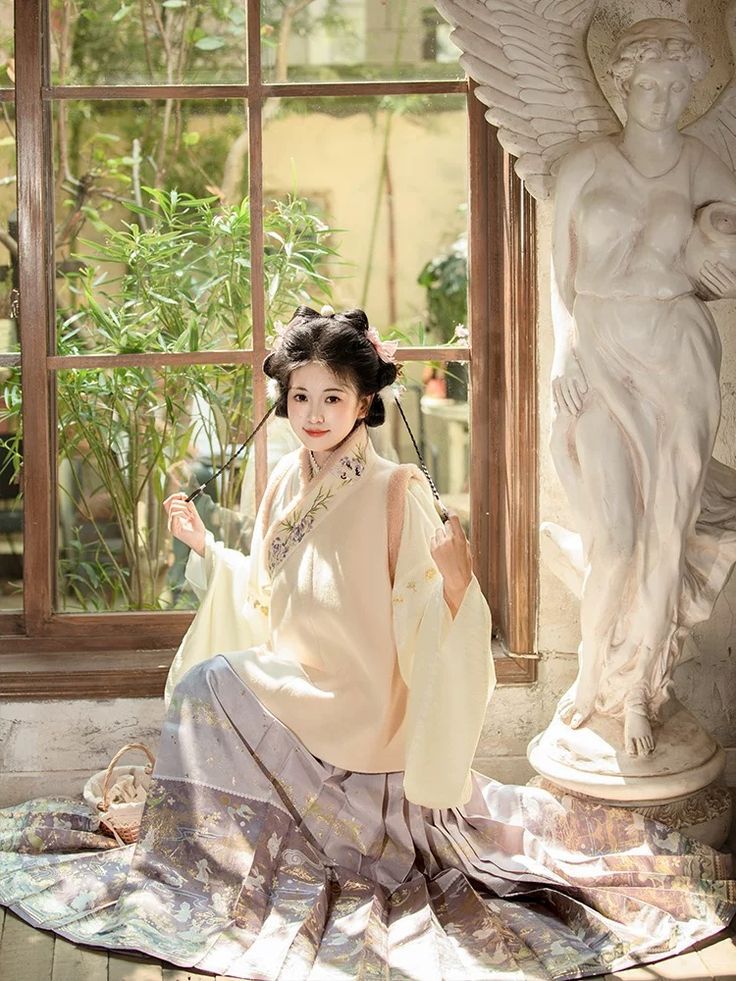 Embracing the Elegance of Cheongsam Accessories:A Guide to Headdresses and Hair Ornaments