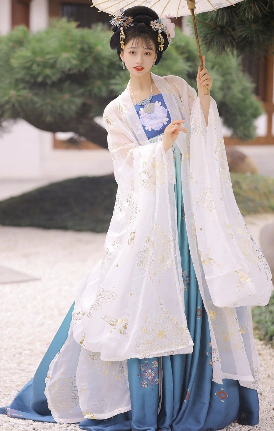 Petite Charm:The Elegance of Cheongsam Evening Gowns Petite Charm:The Elegance of Cheongsam Evening Gowns