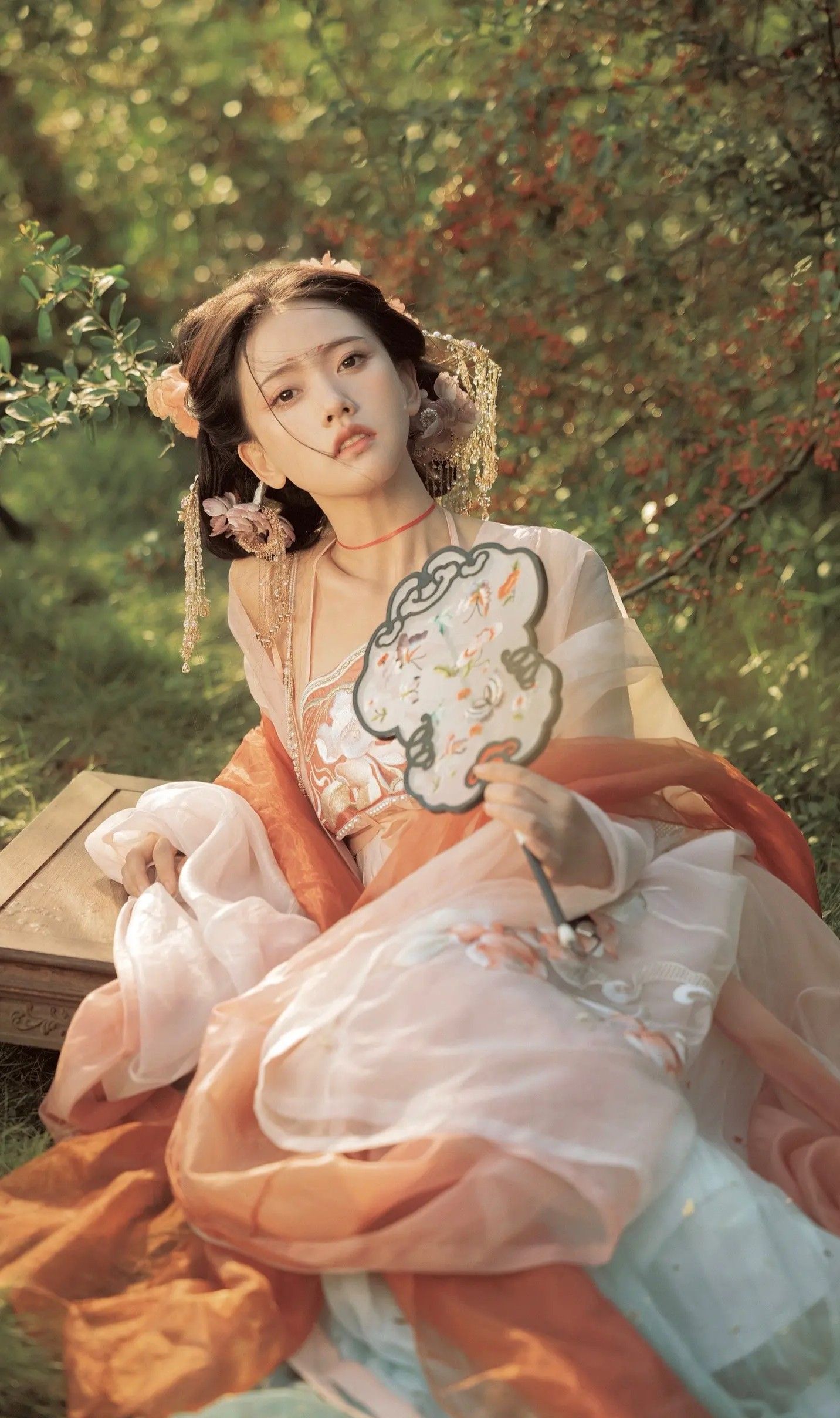 Plus-Size Hanfu Fashion for a 180-Pound Woman Plus-Size Hanfu Fashion for a 180-Pound Woman