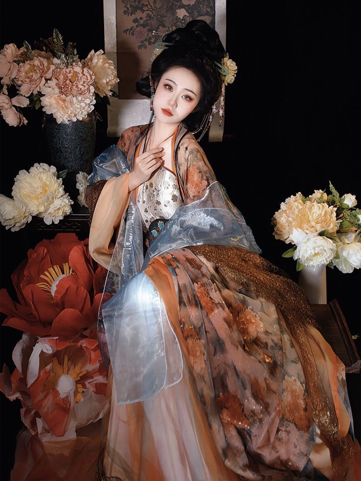 Red Glittery Cheongsam:A Blend of Tradition and Modernity