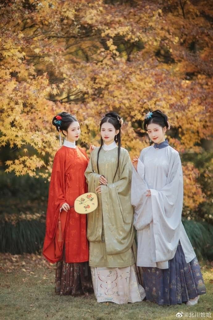 Elegance in Traditional Chinese Style:The Story of Yifei Cheongsam Elegance in Traditional Chinese Style:The Story of Yifei Cheongsam