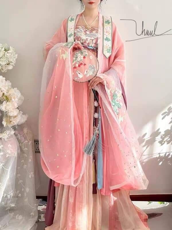 Embracing Tradition:Maternity Photos with Hanfu Fashion Embracing Tradition:Maternity Photos with Hanfu Fashion