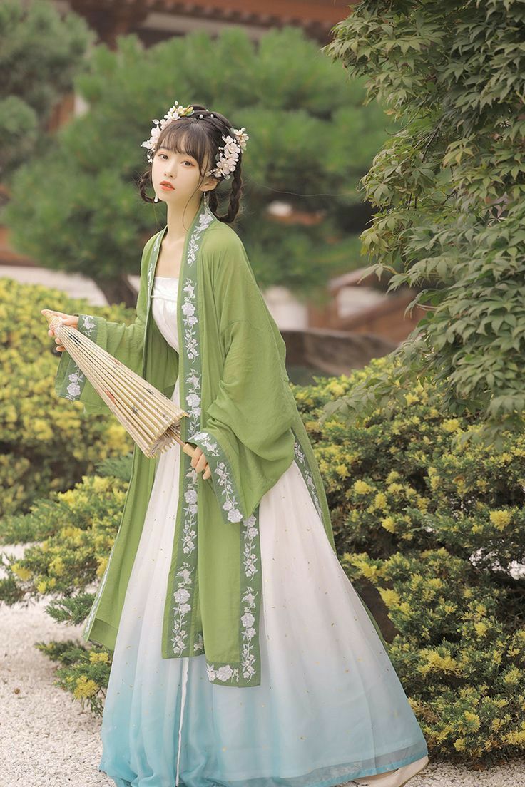 The Chic Appeal of Qipao with Open Cardigan:A Fashionable Fusion The Chic Appeal of Qipao with Open Cardigan:A Fashionable Fusion