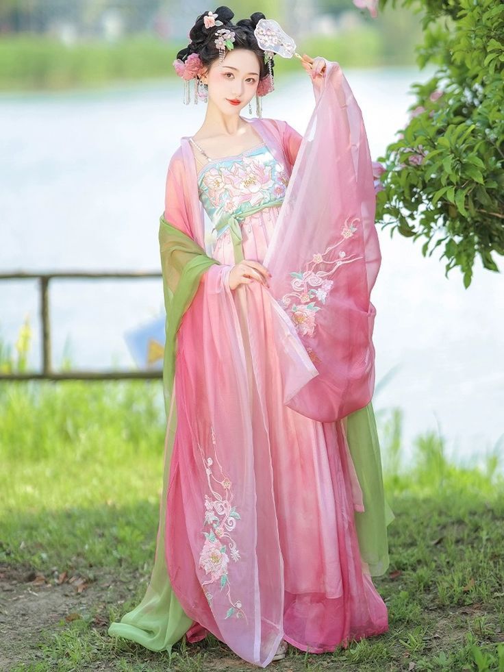 Traditional Calligraphy and Horseface Skirt:A Blend of Ancient Art and Fashion Traditional Calligraphy and Horseface Skirt:A Blend of Ancient Art and Fashion