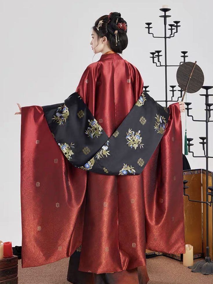 The Origin of Traditional Chinese Hanfu:The Story of Caihong轩 The Origin of Traditional Chinese Hanfu:The Story of Caihong轩