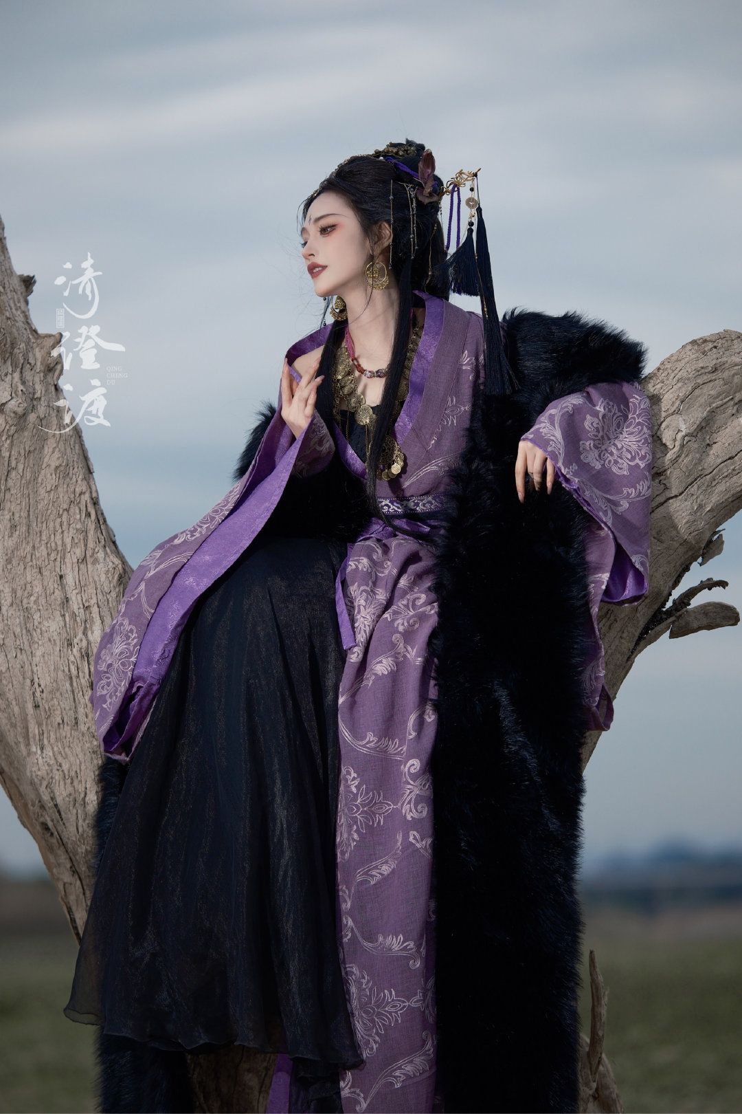 Embracing Modernity in Traditional Style:The Evolution of the New Chinese-Style High Slit Qipao