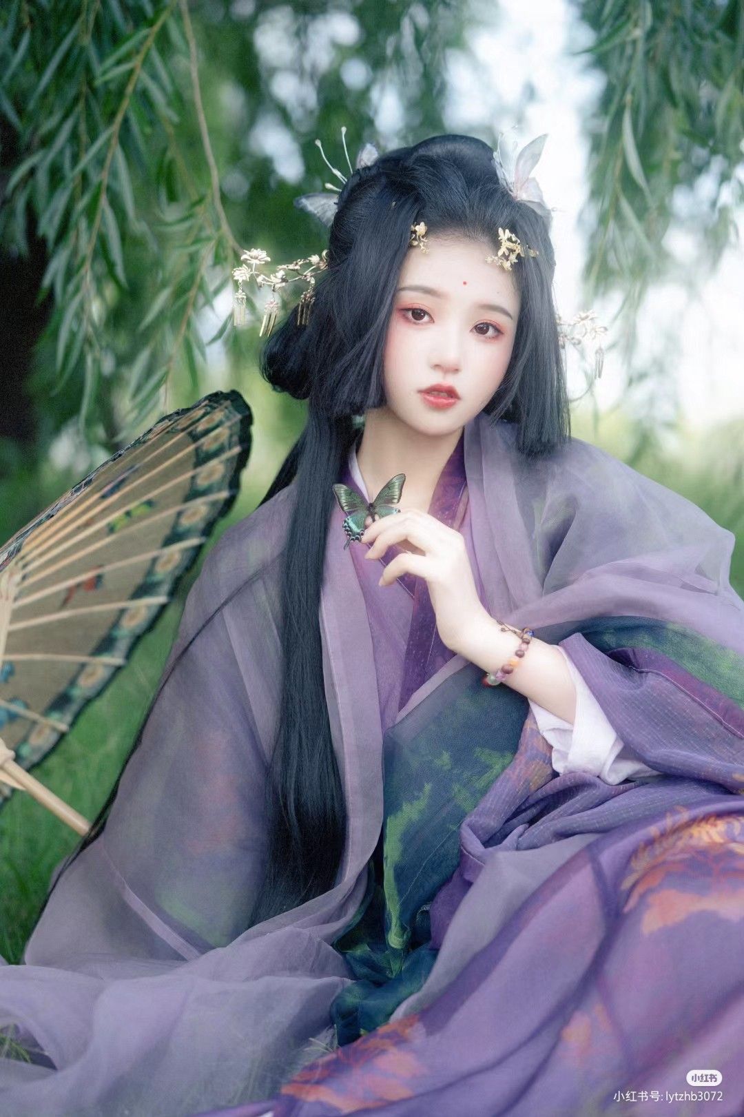 The Rise of Hanfu Fashion:Exploring the Beauty of Ming-Style Standing Collars