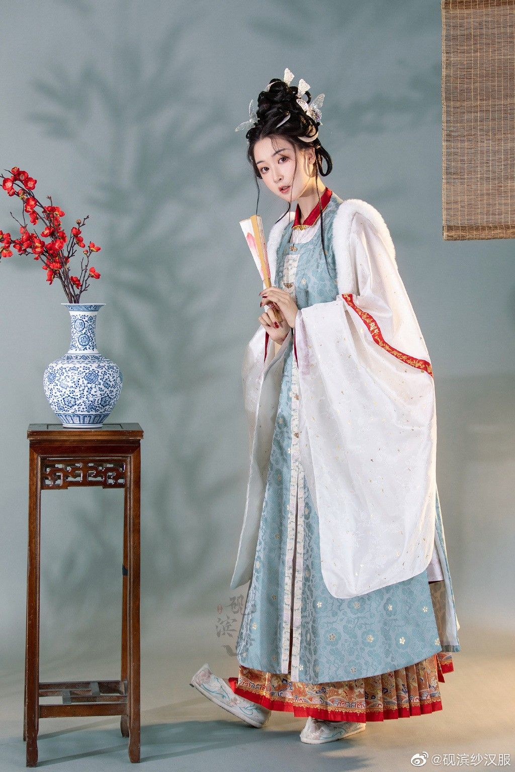 Long Silk Cheongsam:A Traditional Elegance Long Silk Cheongsam:A Traditional Elegance