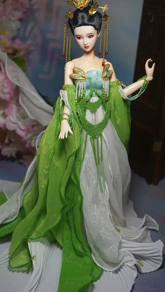 The Enchanting Charm of Cheongsam The Splendor of Chinese Traditional Beauty